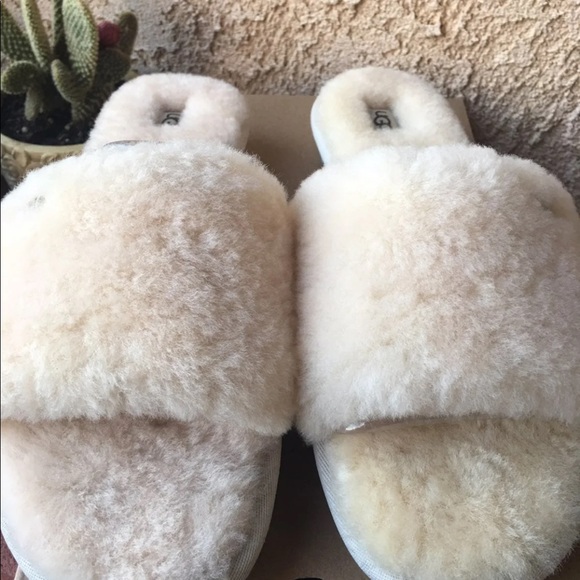 Ugg new slippers size 7 - Picture 3 of 6